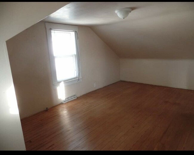 Building Photo - 625 5th St