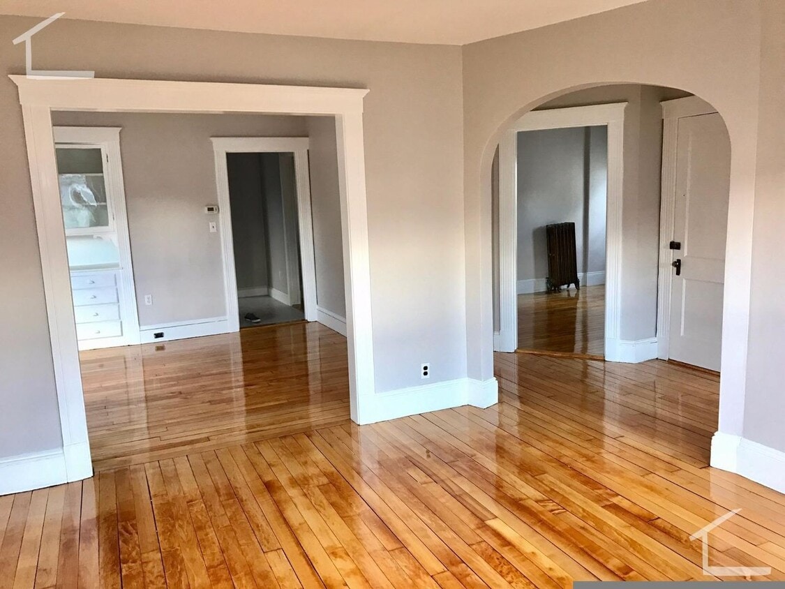 Building Photo - 4 Bedroom