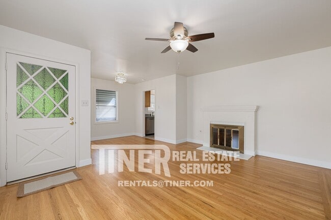 Building Photo - Tahoe Park 2 Bedroom, 1.5 Bath Charmer