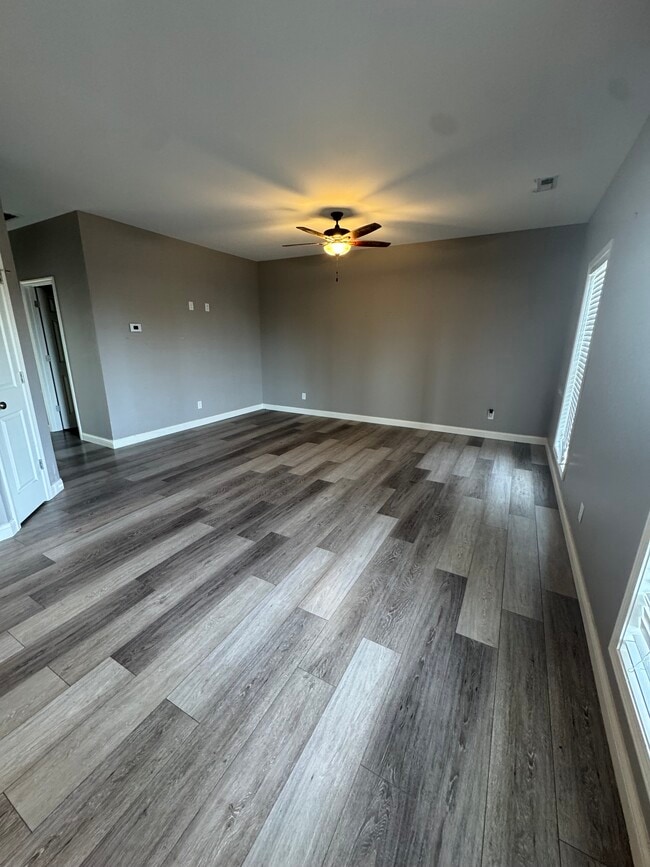 Building Photo - Muddy Springs 8 Plex