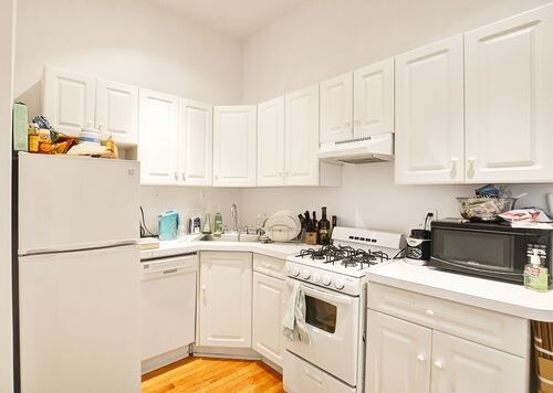 Building Photo - 127 W 74th St