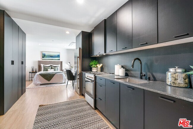 Foto del edificio - 3688 Overland Ave