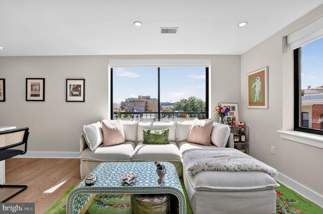 Building Photo - 1634 14th St NW