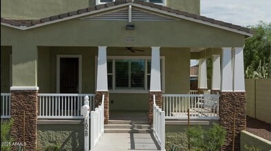 Building Photo - 1028 E Curry Rd