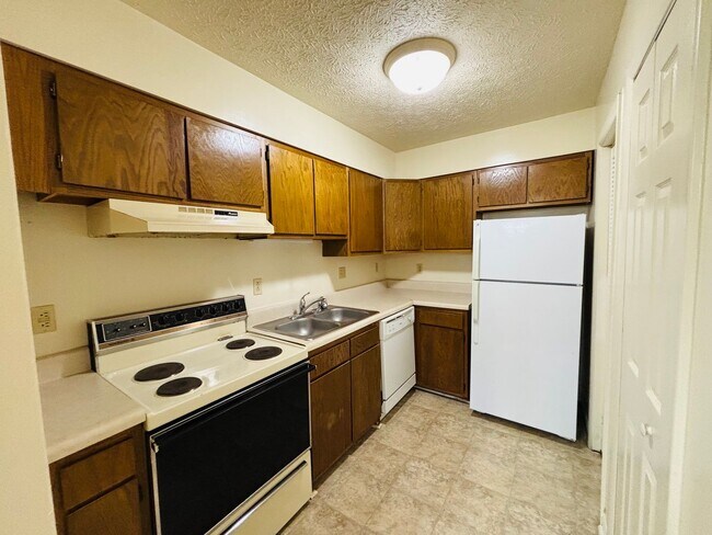Foto del edificio - 104 Hill St NE