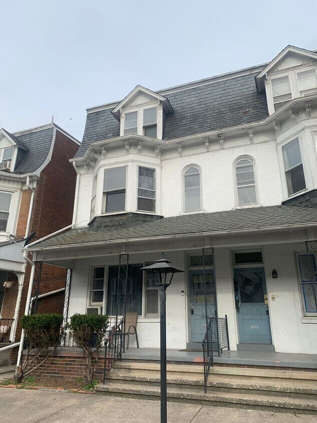 Foto principal - 3 Bedroom 1 Bath 2nd/3rd Floor Apartment-Y...