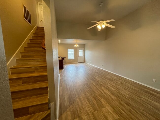 Building Photo - 3201 SW Amberwood Ave