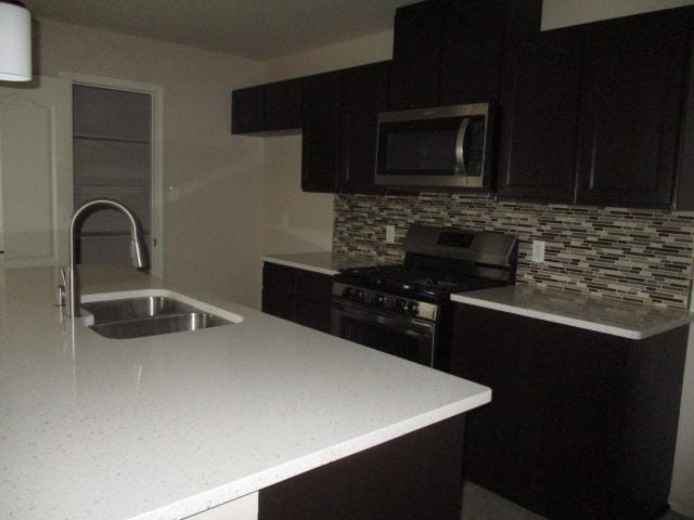 Building Photo - 704 Mercado Ln