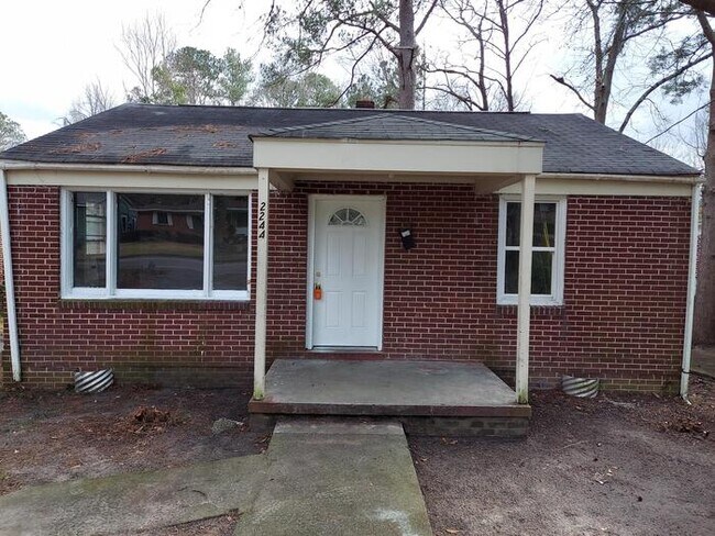 Building Photo - 2244 Manse St