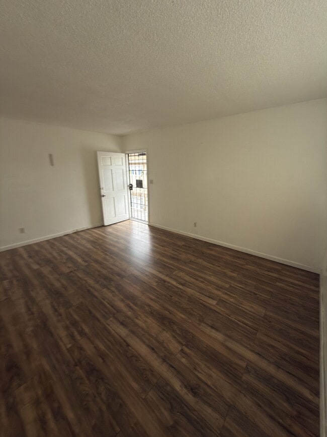 Photo - 820 W Imperial Hwy (Los Angeles, CA) Apartment