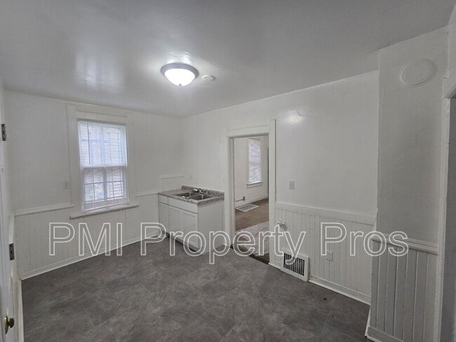 Building Photo - 3138 N 11th St