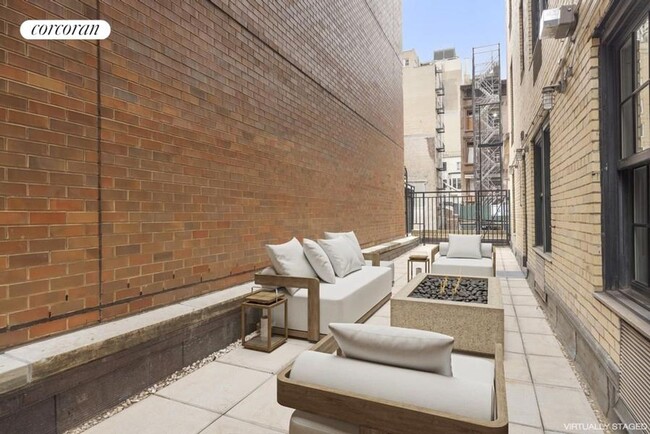 Building Photo - 40 E 66th St