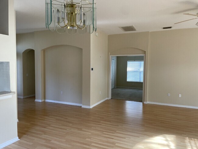 Foto del edificio - 3 Bedroom, 2 Bath Available Now in Beautif...