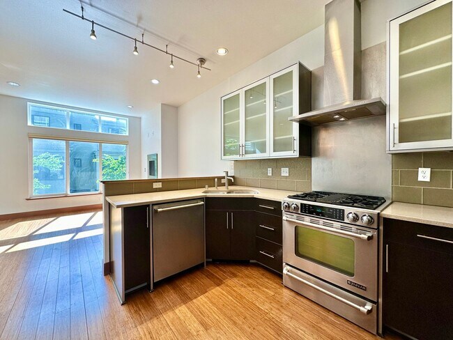 Foto del edificio - Stunning Townhome for Lease  in Seattle’s ...