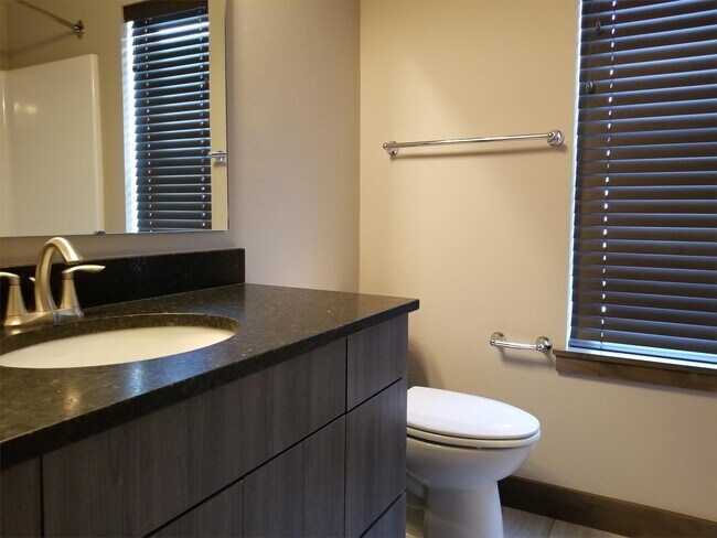 Building Photo - 1096 Rosa Way