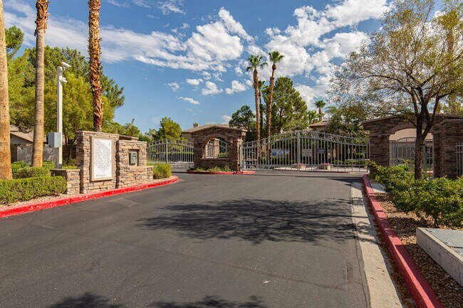 Foto del edificio - First floor unit in gated Summerlin community