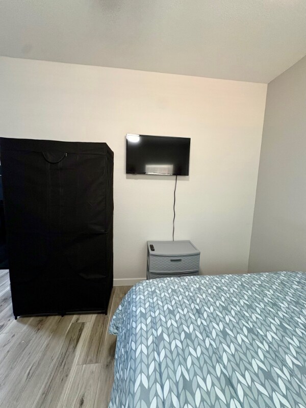 Foto del edificio - 28409 Victoria Rd