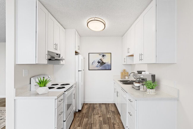 Building Photo - Woodland Hills