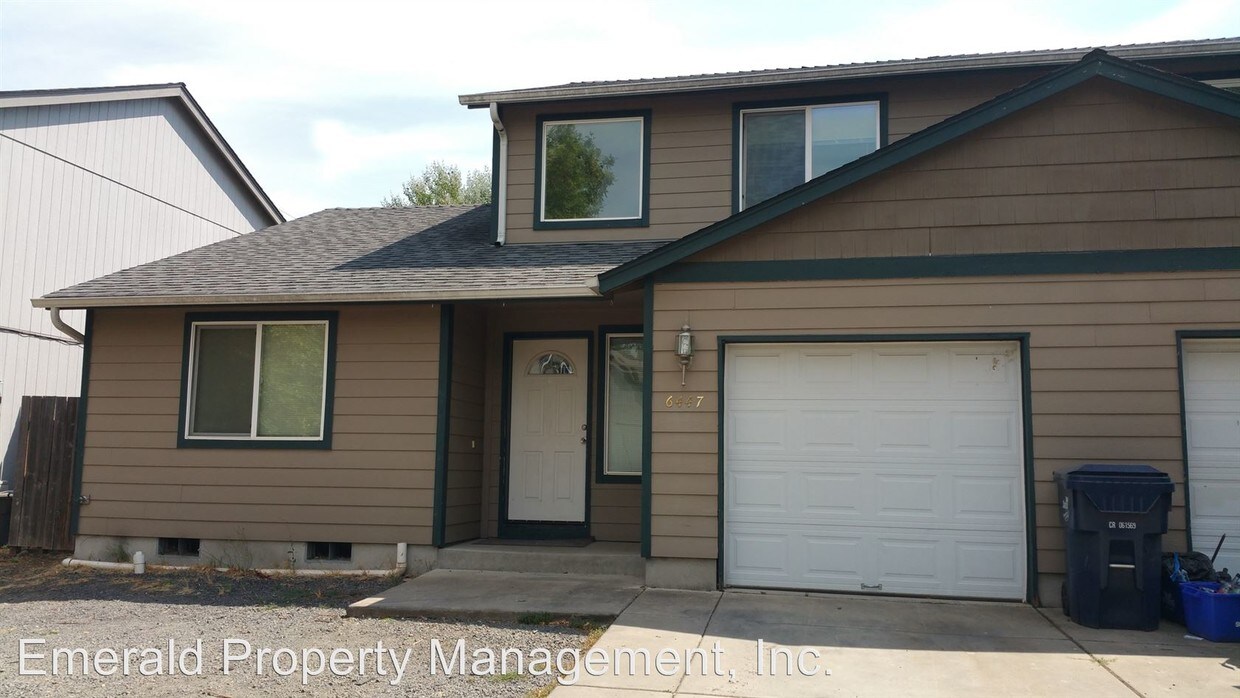 Foto principal - 6449-6449 Main St