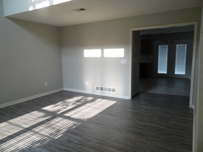 Building Photo - 1405 Pleasant Ridge Dr