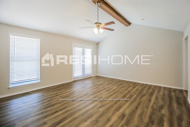 Building Photo - 2501 Clover Glen Dr