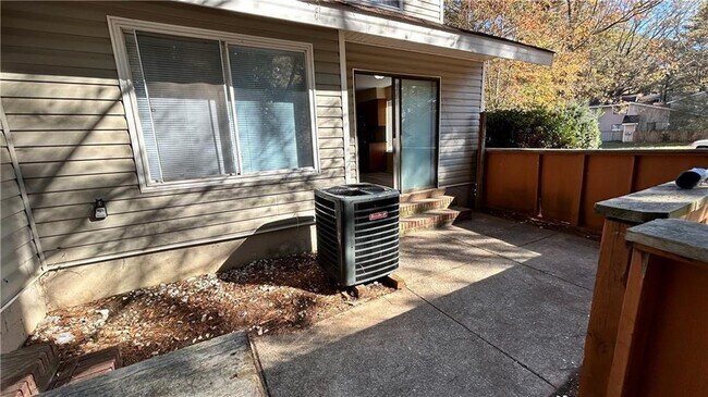 Building Photo - 8560 Creekwood Way