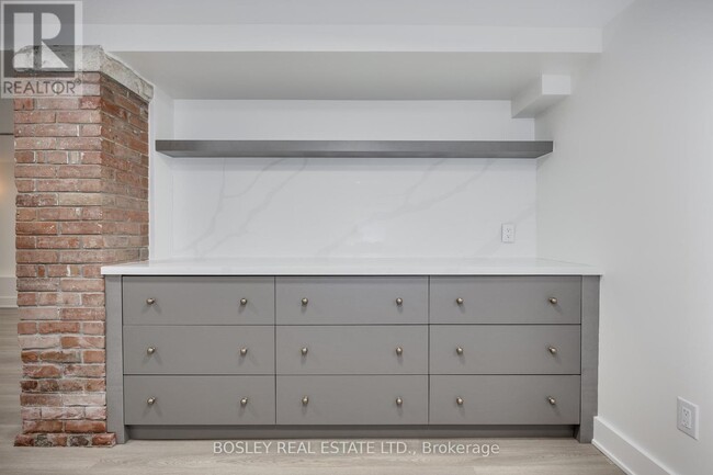 Building Photo - 334 Gladstone Ave