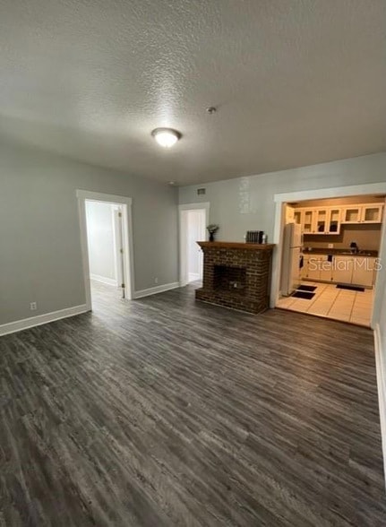 Building Photo - 644 4th Ave S