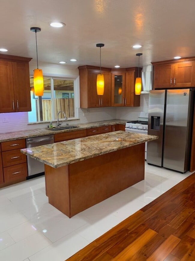 Building Photo - Updated Cambrian Home