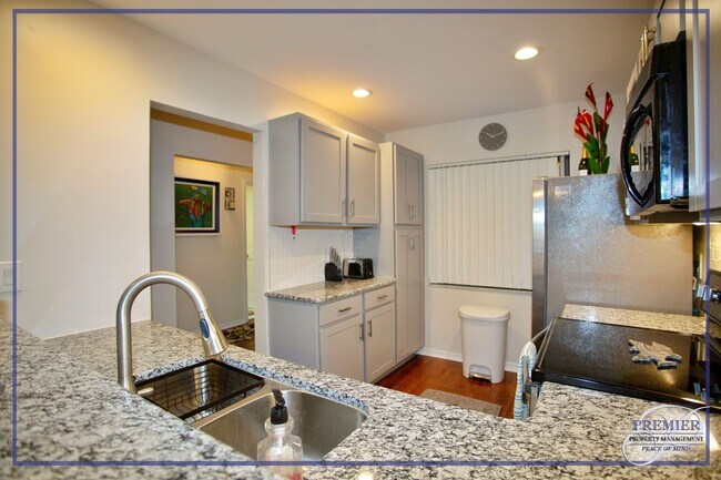 Foto del edificio - **FULLY FURNISHED SEASONAL RENTAL**BONITA SPRINGS**GATED COMMUNITY**