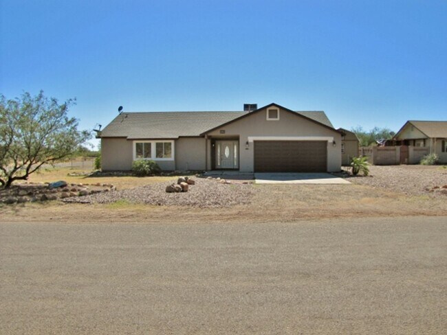 Foto del edificio - 3BR/2BA/2CG, 1519 sq.ft on half acre in Huachuca City, AZ