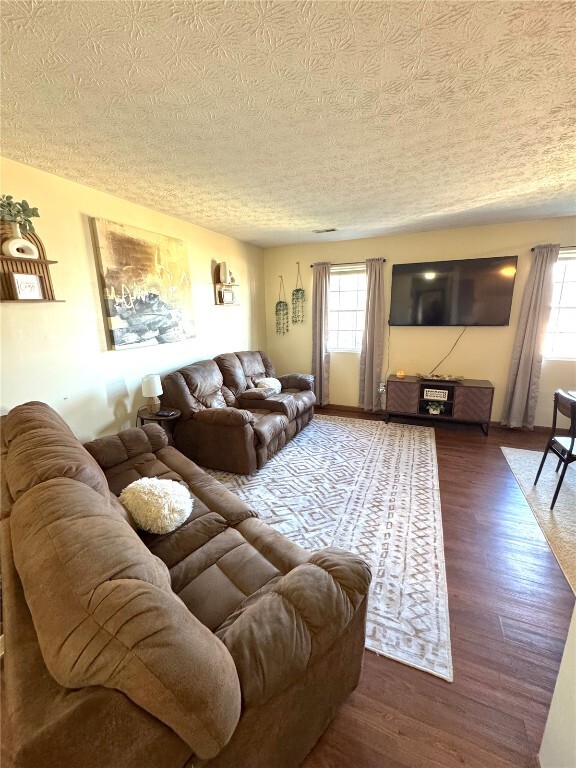 Building Photo - 1301 Main St