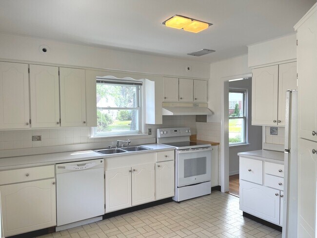 Foto del edificio - 651 Hermitage Dr