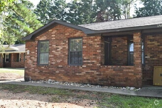 Building Photo - 135 Stoneybrooks Pl