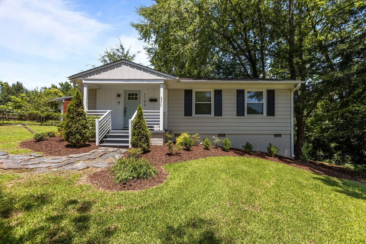 Primary Photo - Adorable, Modern 3 Bedroom Ranch near Down...
