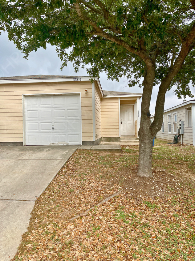 Primary Photo - Kamary Lane-15415-15417