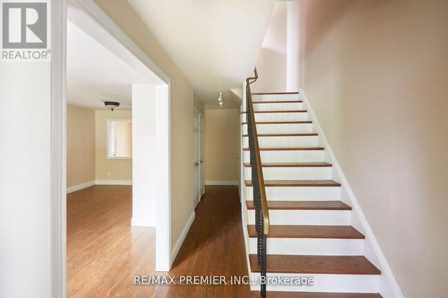 Building Photo - 39 Daphne Crescent