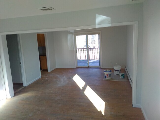 Building Photo - 42 Slinn Ave