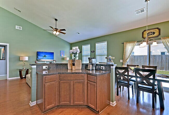 Foto del edificio - For Rent!! 7825 Expedition Drive