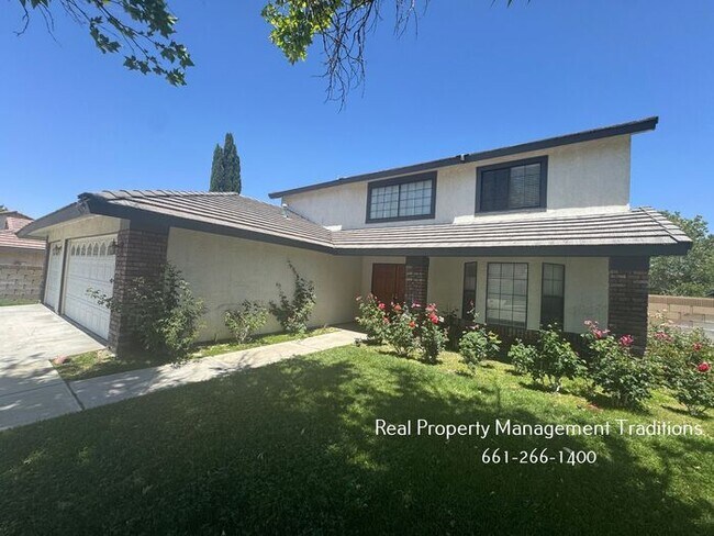 Foto del edificio - 4 + 3 Pool Home in West Lancaster