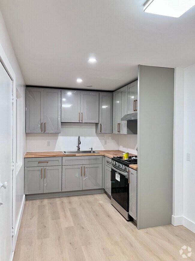 Burlingame Gardens Apartments for Rent with Hardwood Floors