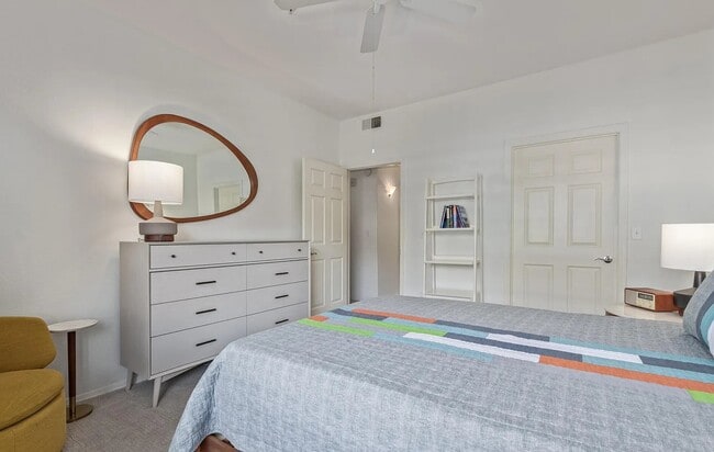 Building Photo - Luxury 1-Bedroom with Premium Features