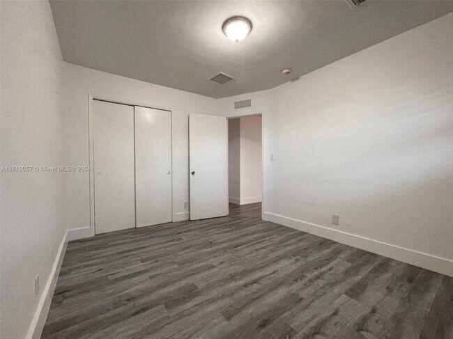 Foto del edificio - 512 NE 4th Ave