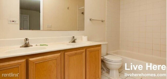 Building Photo - 3 br, 2 bath Apartment - 1520 N Halsted St