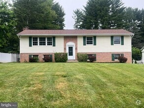Building Photo - 2821 Southview Rd