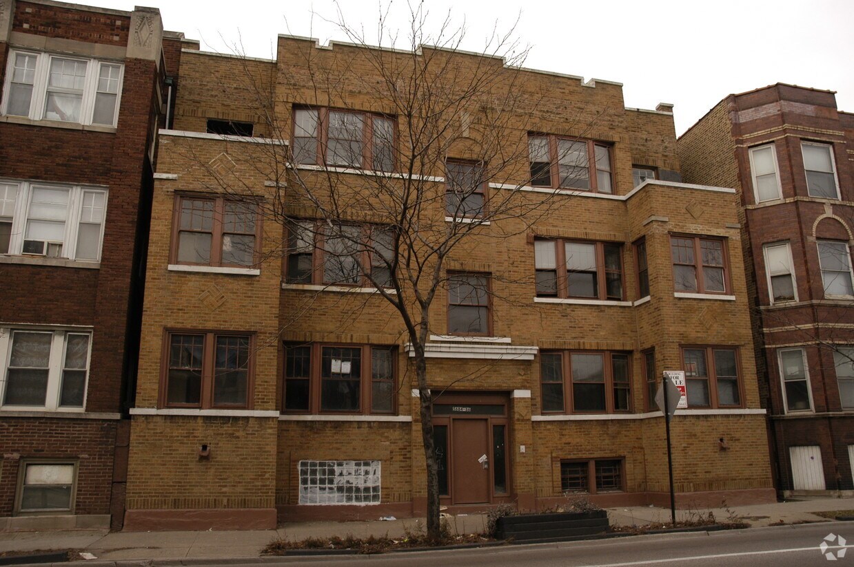 Primary Photo - 5684 N Ridge Ave