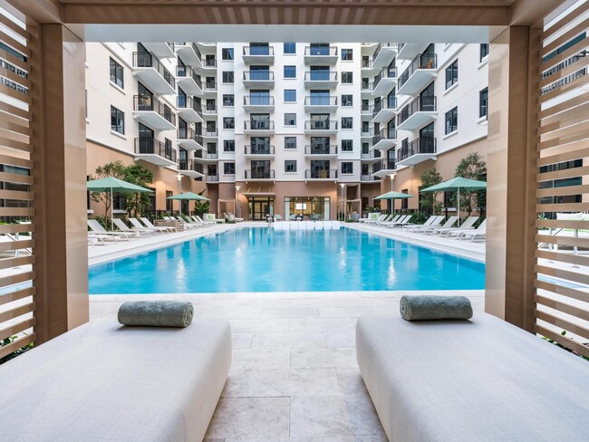 From cabanas to chaise lounges. Comfort meets class. - Modera Academical Village Apartments