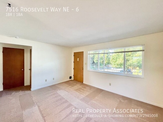 Building Photo - 7516 Roosevelt Way NE