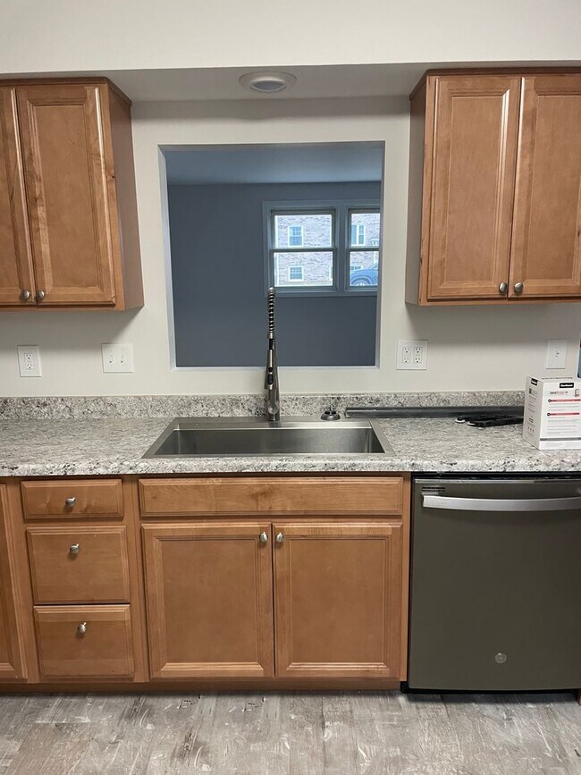 Foto del edificio - 2 Bedroom, 1.5 Bath Townhouse in LeClaire, IA