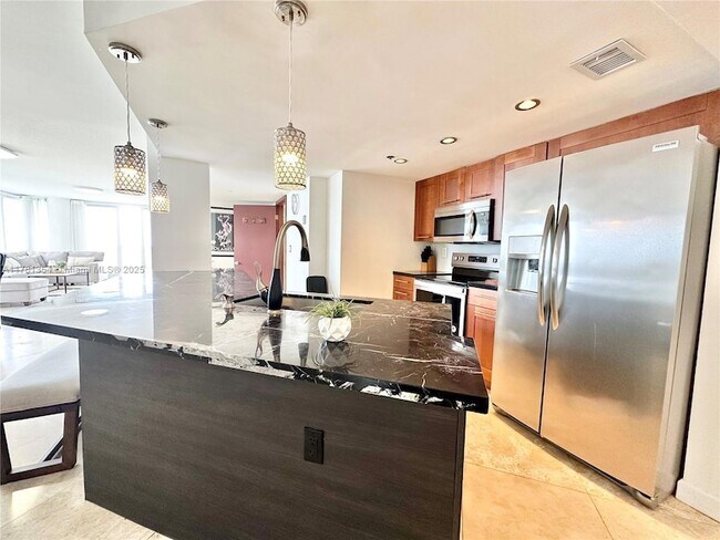 Foto del edificio - 1717 N Bayshore Dr